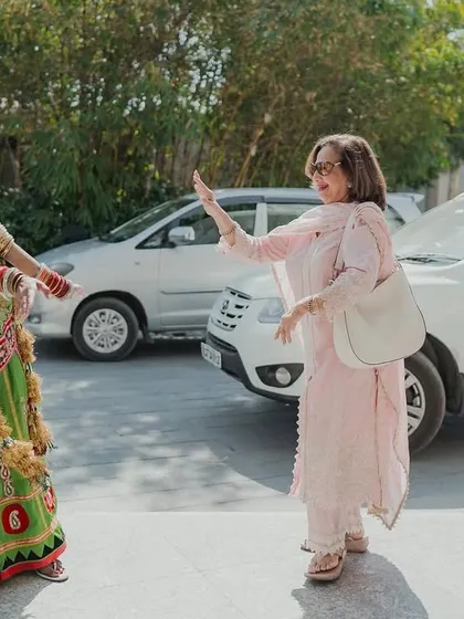 A wedding in Rajasthan without the traditional welcome? Absolutely not! Guests are greeted by Ghoomar dancers, an expression of 'Atithi Devo Bhava'.