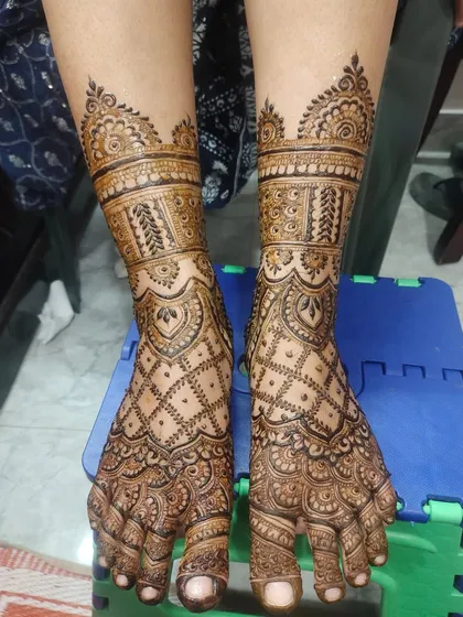 Intricate bridal mehndi for the feet. My designs cover the feet completely with detailed patterns like checkerboards, floral motifs, and delicate swirls, ensuring your feet look as beautiful as your hands.
