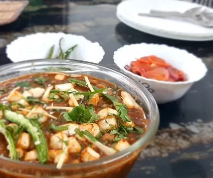 Our chole masala is made with a blend of traditional spices that give it an authentic, homestyle taste.