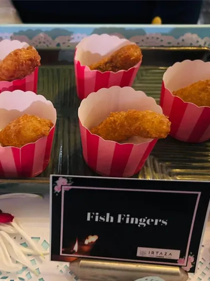 Crispy Fish Fingers served in cheerful pink and white striped cups. This is a fun and casual way to present a classic comfort food, perfect for parties with a relaxed vibe.