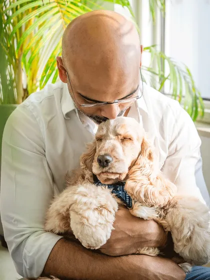 Peace, quiet, and unconditional love. This tender moment of a dog dad holding his sleeping Cocker Spaniel, Zoey, is what my sessions are all about. It’s about capturing the deep, serene bond that words can’t always describe.