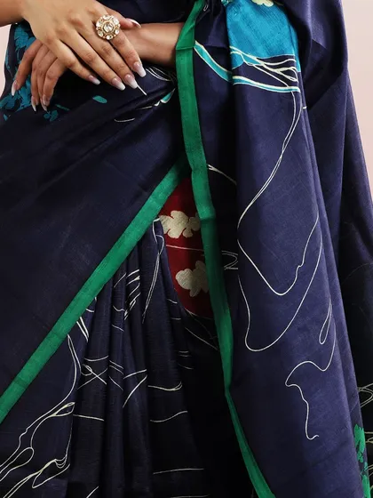 A close-up of the abstract print and the contrasting green border.