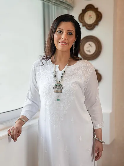 For this therapist's branding session, we used natural light by the window to create a soft and calming atmosphere. The white chikankari kurta adds to the gentle, approachable feel of her portrait.