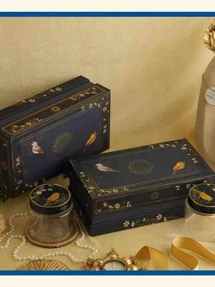 A touch of luxury with our royal blue Diwali hampers. These book-style boxes with bird motifs are filled with premium dry fruits, making for a very sophisticated festive gift.
