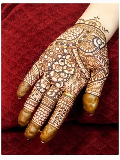 A lovely, intricate design perfect for any celebration. It features a mix of floral, paisley, and geometric patterns that flow beautifully on the hand.