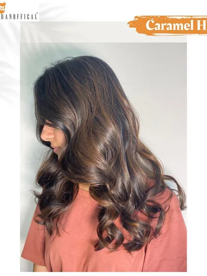 This super shiny hair with soft caramel tones is a perfect example of a sophisticated and modern color choice.