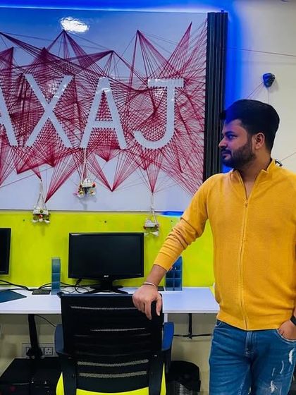 A candid moment in the office. The environment we've created reflects our modern approach to financial consulting, combining professionalism with a dynamic and energetic vibe.