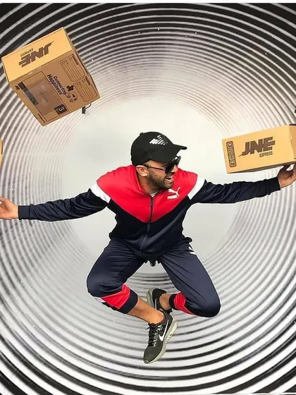 Our anti-gravity booths can be used to creatively showcase products. In this setup for JNE Express, the participant appears to be floating effortlessly with branded packages, creating a clever and visually engaging piece of marketing content.