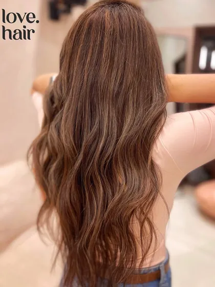 Crisp maple waffle goodness. A warm, inviting brown balayage with highlights that look good enough to eat.