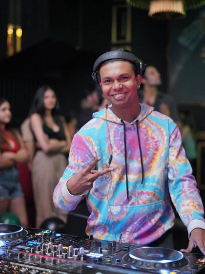 Behind the Decks photo 4