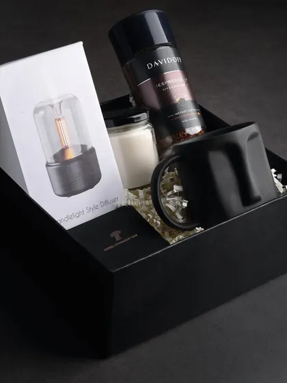 This all-black themed luxury hamper is the epitome of class. It contains a candlelight-style diffuser, a unique face-planter mug, and Davidoff coffee, perfect for a top executive.
