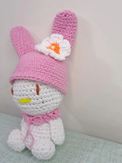 A side view of the hooded bunny.