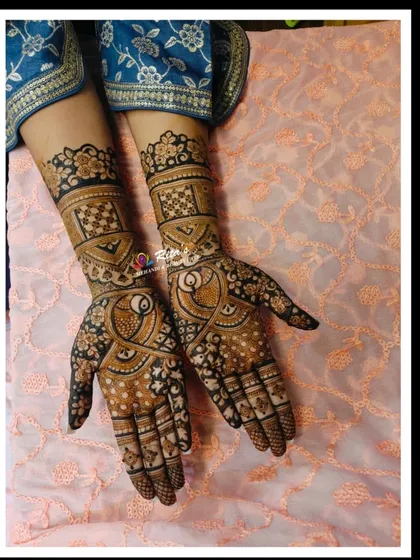 A full view of a beautiful peacock-themed design for a groom's sister.
