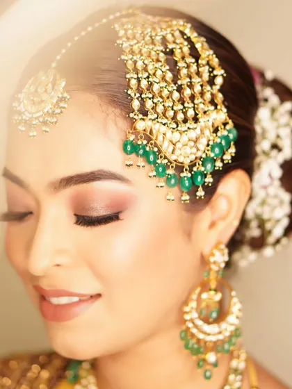 A close-up of the smokey and glittering eye makeup for the groom's sister. The blending of dark and light shades creates depth, while the glitter adds a festive touch.