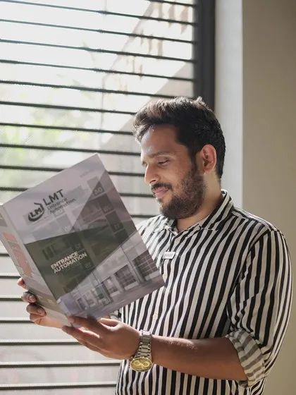 It was a pleasure to show our product catalog to an expert with a keen eye for design and innovation like Salman Surfs.