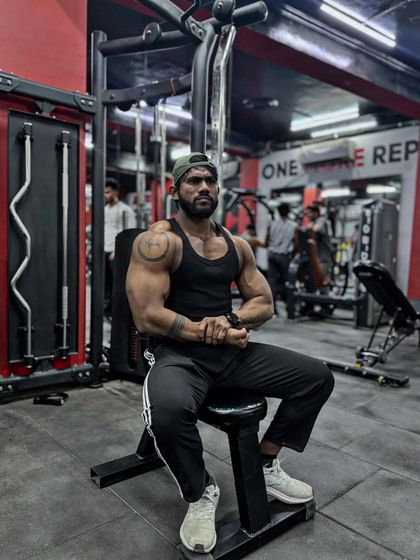 Level up. A seated pose showing the size and thickness of my upper body.