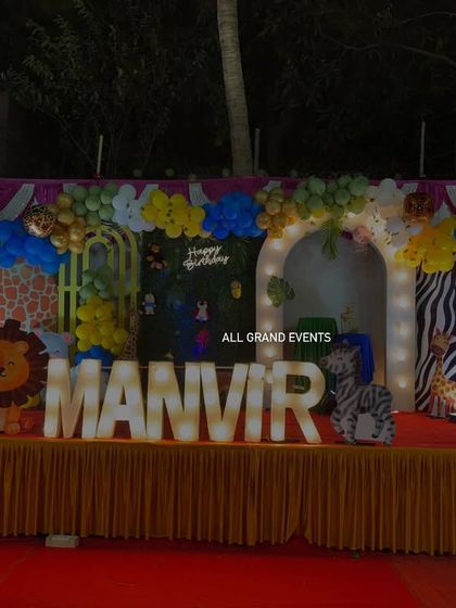 The complete jungle-themed stage, set up for an exciting outdoor birthday adventure.