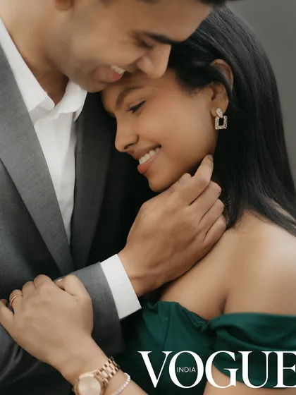 A modern love story, captured with an editorial flair. This post-wedding portrait from a Bangalore shoot feels like a page from a high-fashion magazine, showcasing a contemporary and stylish approach.