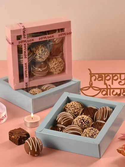 Our "Noor" box is filled with nine assorted, handcrafted truffle balls and fudge bites. It's a perfect small gift to light up someone's Diwali.