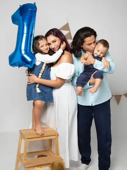 Celebrating a first birthday is a memory for the whole family. I love capturing everyone together, celebrating the love and joy that this little one has brought into your lives.