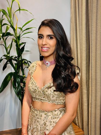 Ready to dance the night away. This look for the sister of the groom features soft waves and a glowing complexion, perfect for a night of celebration.