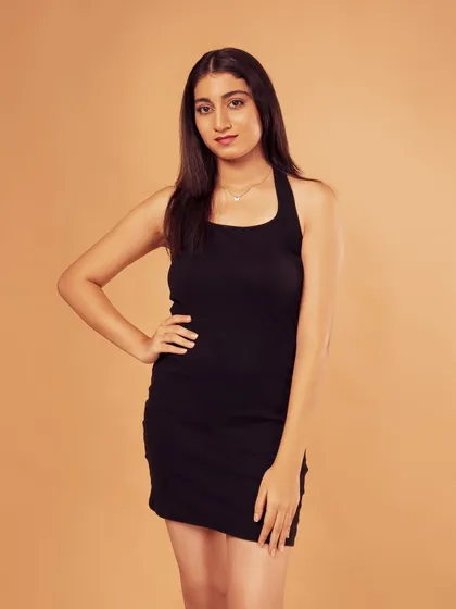 A confident pose with a hand on the hip. This is a classic pose that always works.