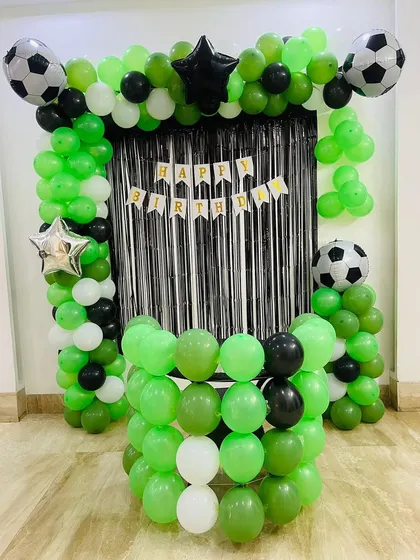 Another angle of the simple yet effective football-themed balloon backdrop.