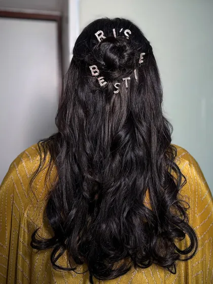 A fun and personalized hairstyle, with clips that spell out "Ri's Bestie," perfect for a bridesmaid or a fun-loving bride.