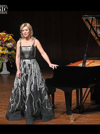 Olga Kern acknowledges the applause from the audience. Her commanding stage presence and extraordinary virtuosity left a lasting impression.