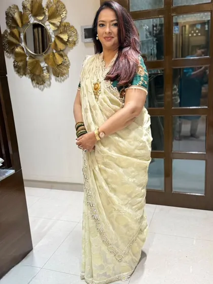 Another shot of the radiant Dr. Geetanjali in her elegantly draped off-white saree.