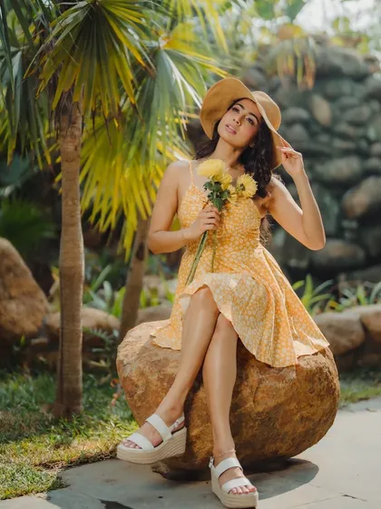 A bright, commercial lifestyle shot that evokes a feeling of summer. This type of photography is effective for seasonal campaigns, showing products in a relatable and aspirational context.