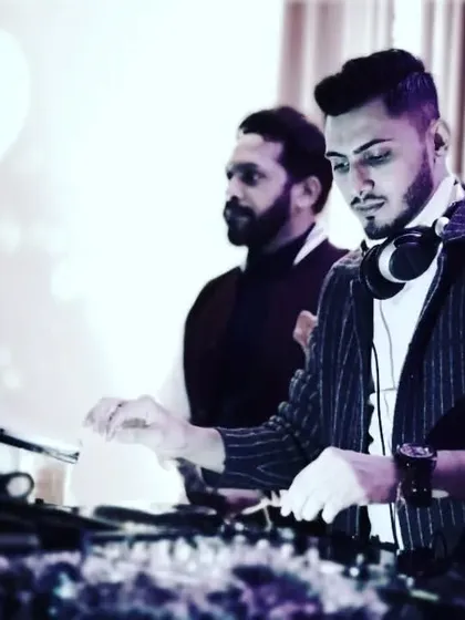 Focused on the mix during a New Year's Eve VDJ set. My attitude is to give my best performance every single time, combining both audio and visual elements.
