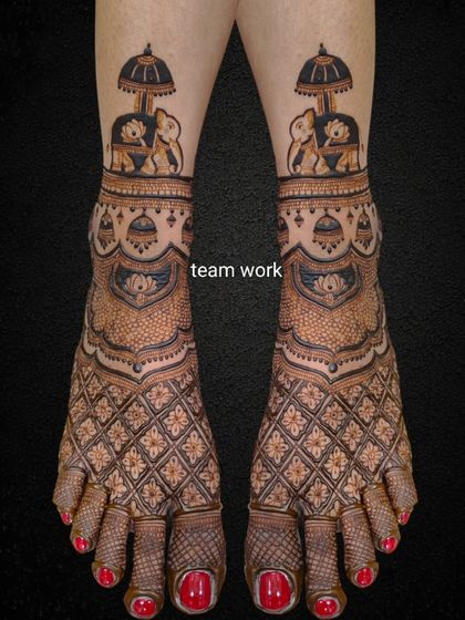 A dark background makes the lines of this royal elephant foot design appear even sharper and more defined.