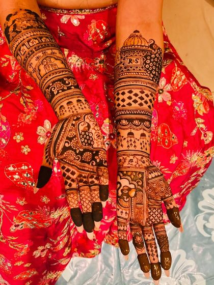 A stunningly detailed design with the couple's initials 'KS' inside a dome, surrounded by intricate patterns.