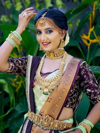 A beautiful Kanjivaram silk saree drape for a bride, captured in natural light. I work to make sure the saree's colour, texture, and border are highlighted for stunning photographs.