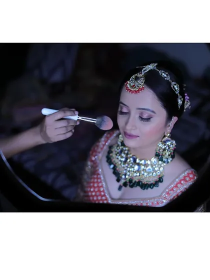 A little behind the scenes magic. Here, I'm applying the finishing touches with a setting powder to ensure the makeup is perfect and long lasting.
