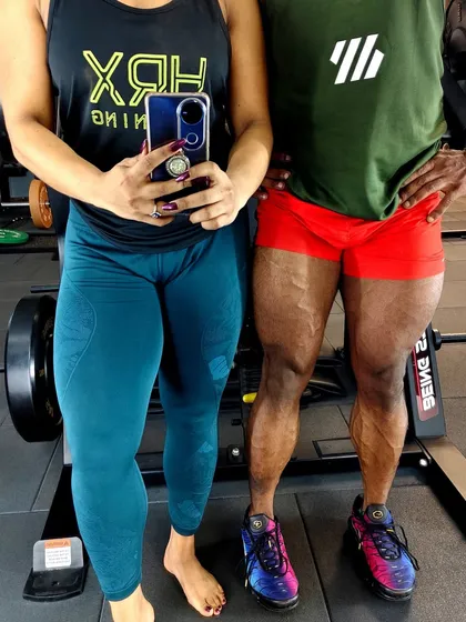 While many focus on just biceps and abs, we build powerful foundations. This is the result of discipline and smart training, developing strong quads and glutes that support your entire fitness journey.
