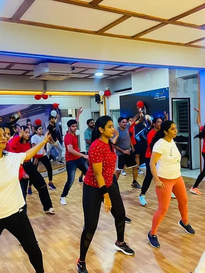 Kicking off the Christmas Eve 2022 celebration with a high-energy dance fitness session. The studio was full of festive spirit and red-themed workout gear.