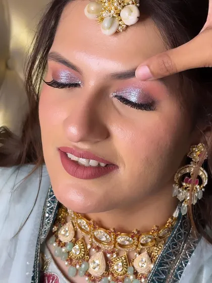 A close-up on the iridescent lilac and pink eyeshadow for this Mehendi look. It's a beautiful way to incorporate color in a soft and dreamy way.
