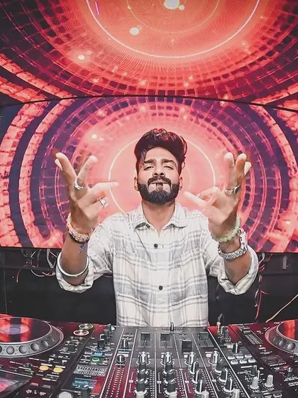 Hands on the decks at Error, fully in control of the sound.