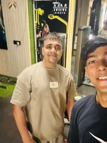 Another gym selfie, capturing the positive energy of our training sessions.