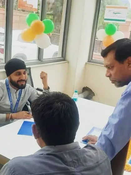 In discussion with participants at the Ircon ISL event. Answering questions and providing clarity is a vital part of my role as a yoga therapist.