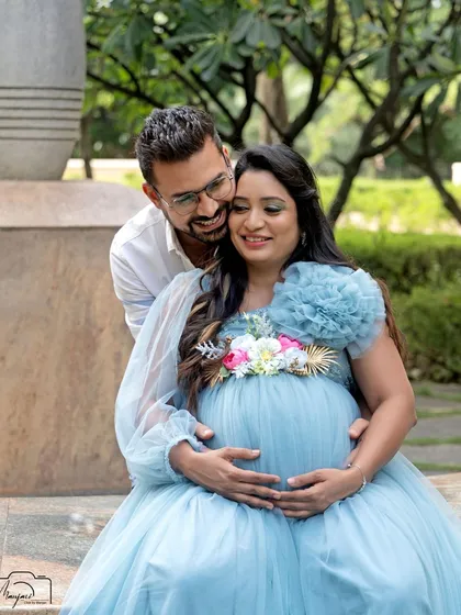 A close-up of the couple, their happy smiles and loving gazes beautifully captured. The outdoor setting feels so relaxed and natural.