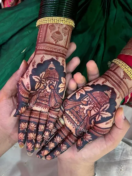 The final stain is everything. This photo shows the beautiful, deep reddish-brown color that my natural henna paste develops into. I always provide my brides with tips to ensure their mehendi reaches its darkest and most beautiful potential.