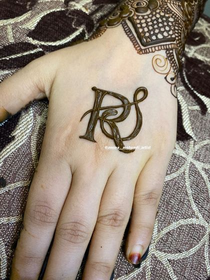 Beautifully crafted 'R' and 'S' initials for a couple's mehendi.