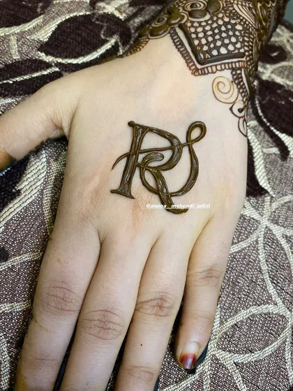 Beautifully crafted 'R' and 'S' initials for a couple's mehendi.