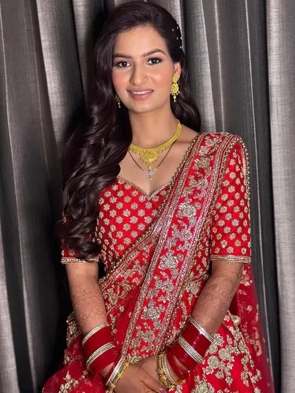 Sarika's radiant reception look. The gold jewelry and red outfit are classic choices, and the makeup ties it all together perfectly.