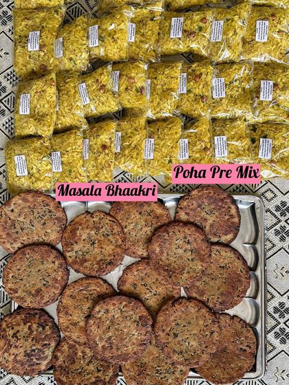 A popular combination for travelers. This order of homemade Masala Bhaakri and Poha Pre Mix is perfect for long journeys, ensuring you always have a wholesome snack or breakfast option.