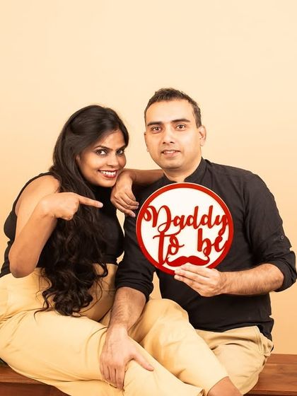 Another fun take on the 'Daddy to be' announcement. These props are a great way to add personality and a storyline to your maternity photoshoot.