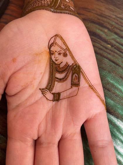 The simple line drawing of a bride's portrait on the palm. This is the essential first step for all my detailed portrait work.